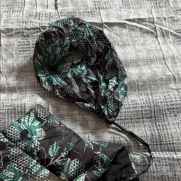 Zelos Quilted Packable Vest with Black Side Panels - Picture 7 of 8